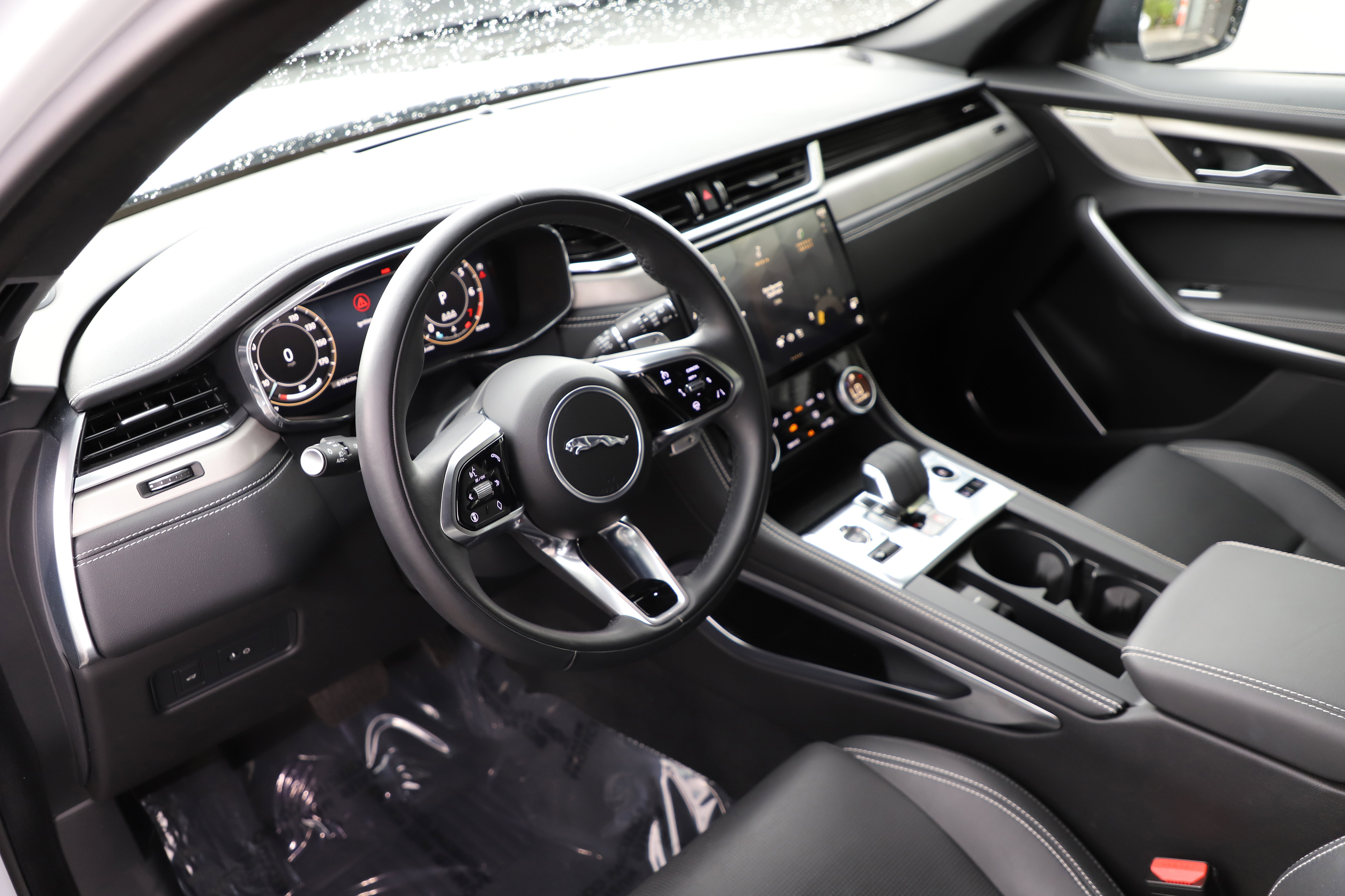 Certified 2025 Jaguar F-PACE R-Dynamic S AWD/4WD image 17