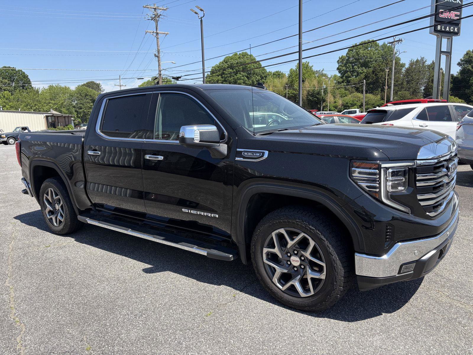 Used 2022 GMC Sierra 1500 SLT w/ SLT Premium Plus Package AWD/4WD image 2