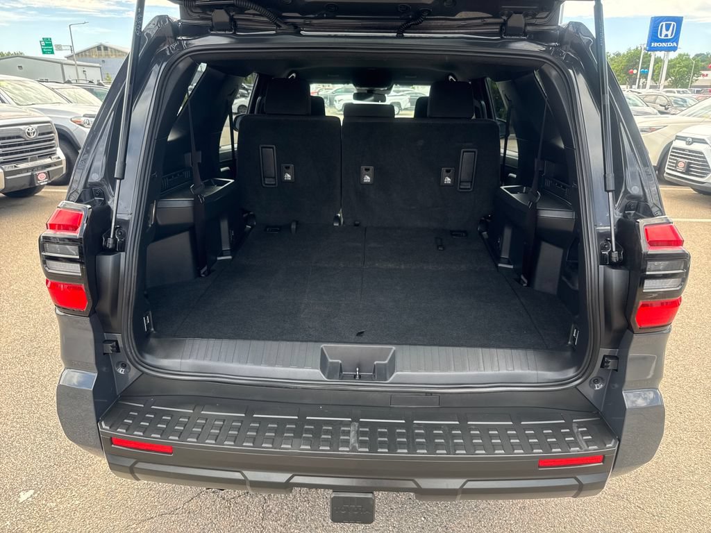 Used 2025 Toyota 4Runner SR5 AWD/4WD image 7