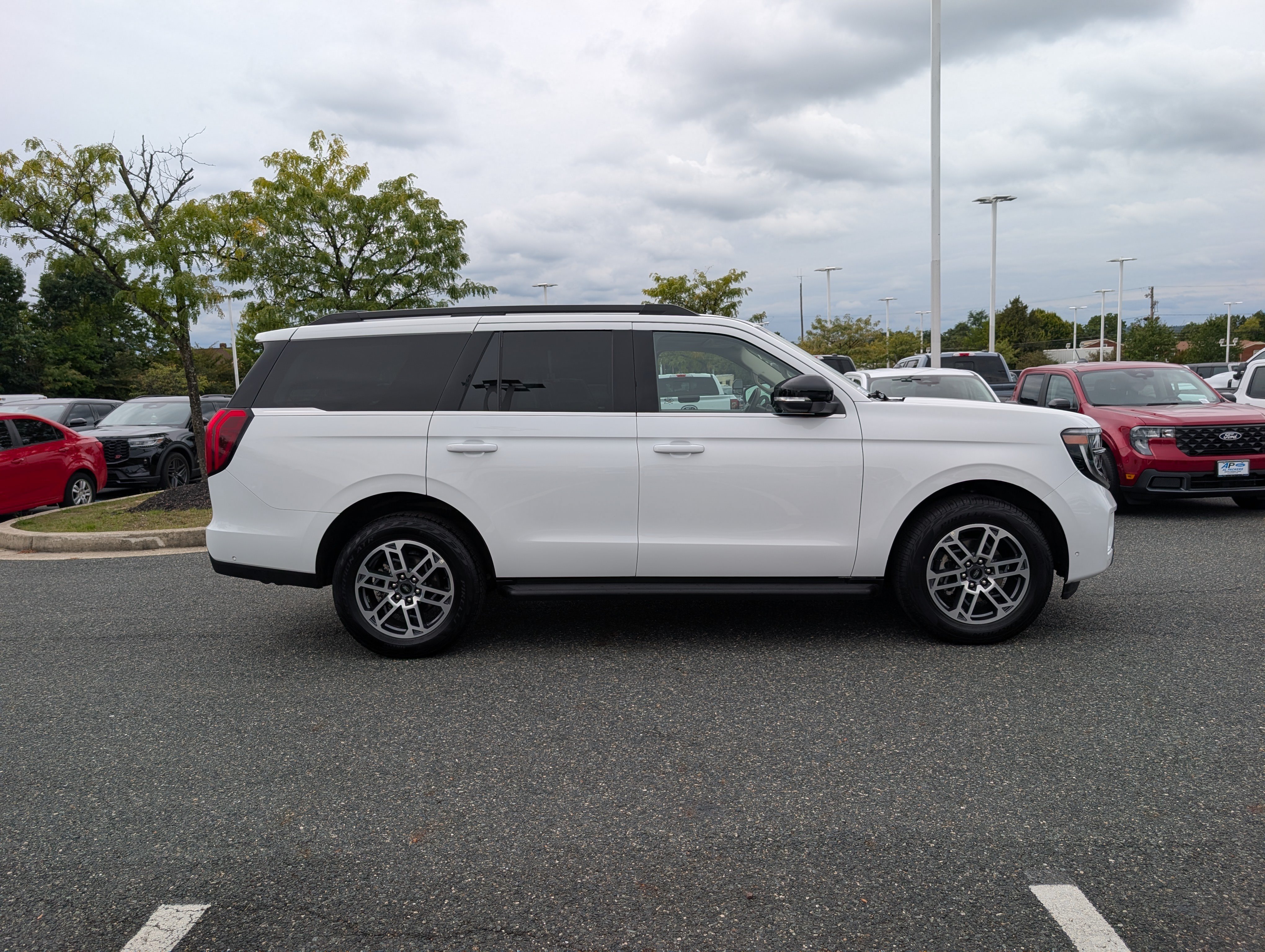 Certified 2025 Ford Expedition Active AWD/4WD image 3
