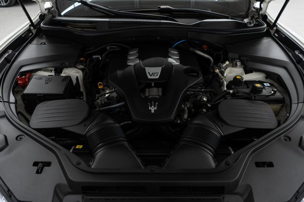 Used 2022 Maserati Levante GT AWD/4WD image 38