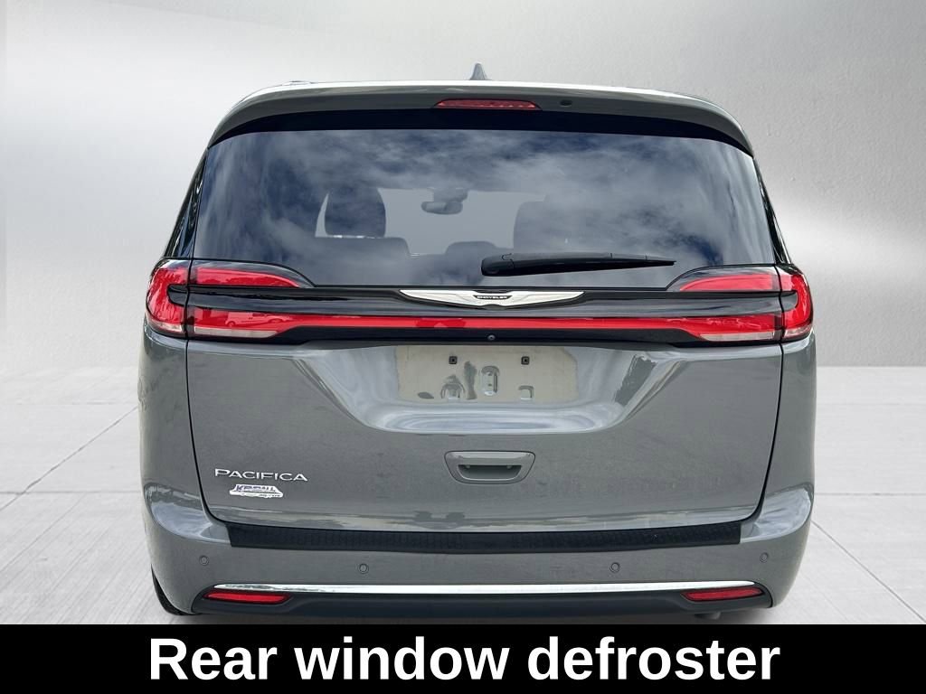 Certified 2022 Chrysler Pacifica Touring-L image 7