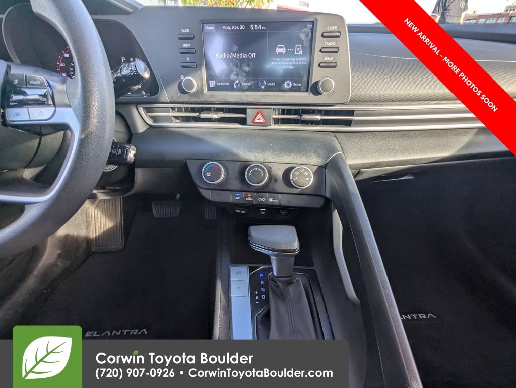 Used 2021 Hyundai Elantra SE w/ Cargo Package image 14