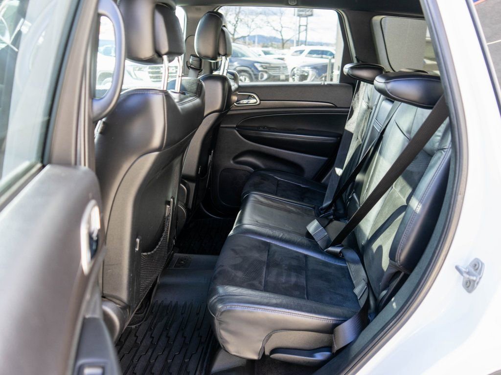 Used 2017 Jeep Grand Cherokee Altitude image 13