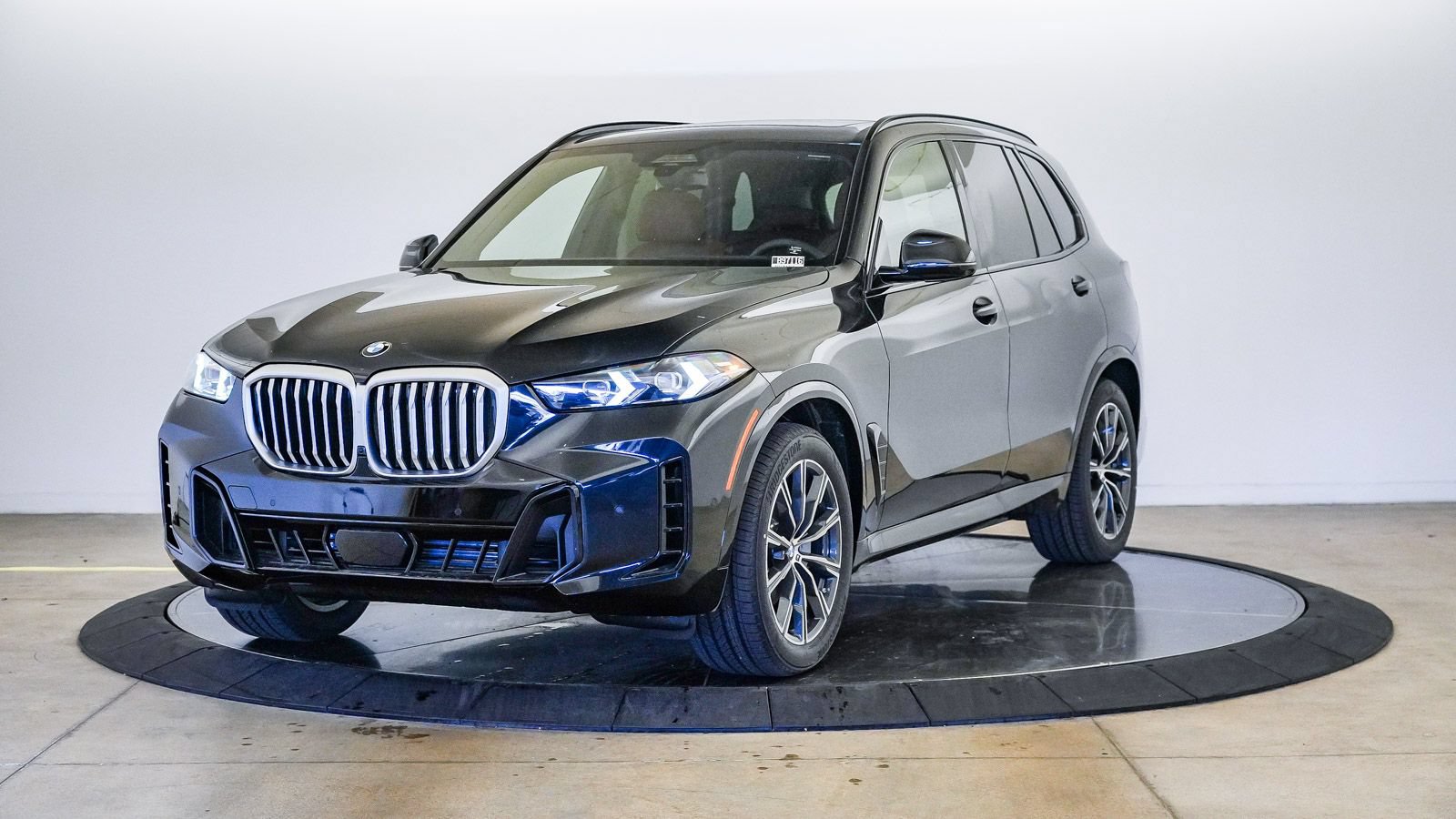 New 2026 BMW X5 xDrive40i w/ M Sport Package AWD/4WD image 1