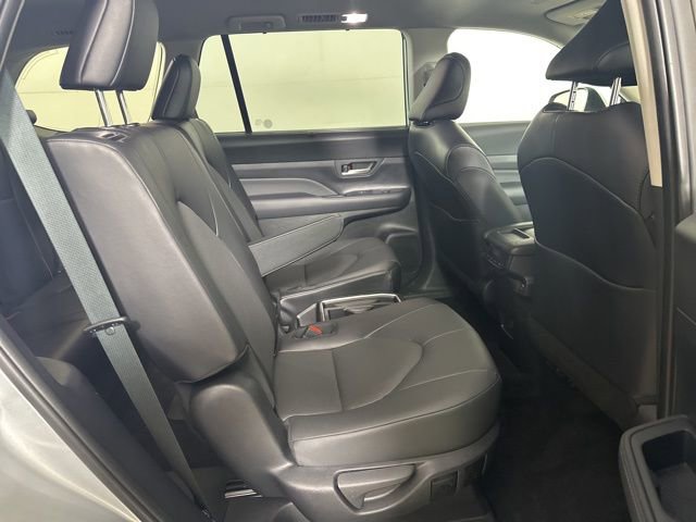 Used 2025 Toyota Grand Highlander AWD image 17