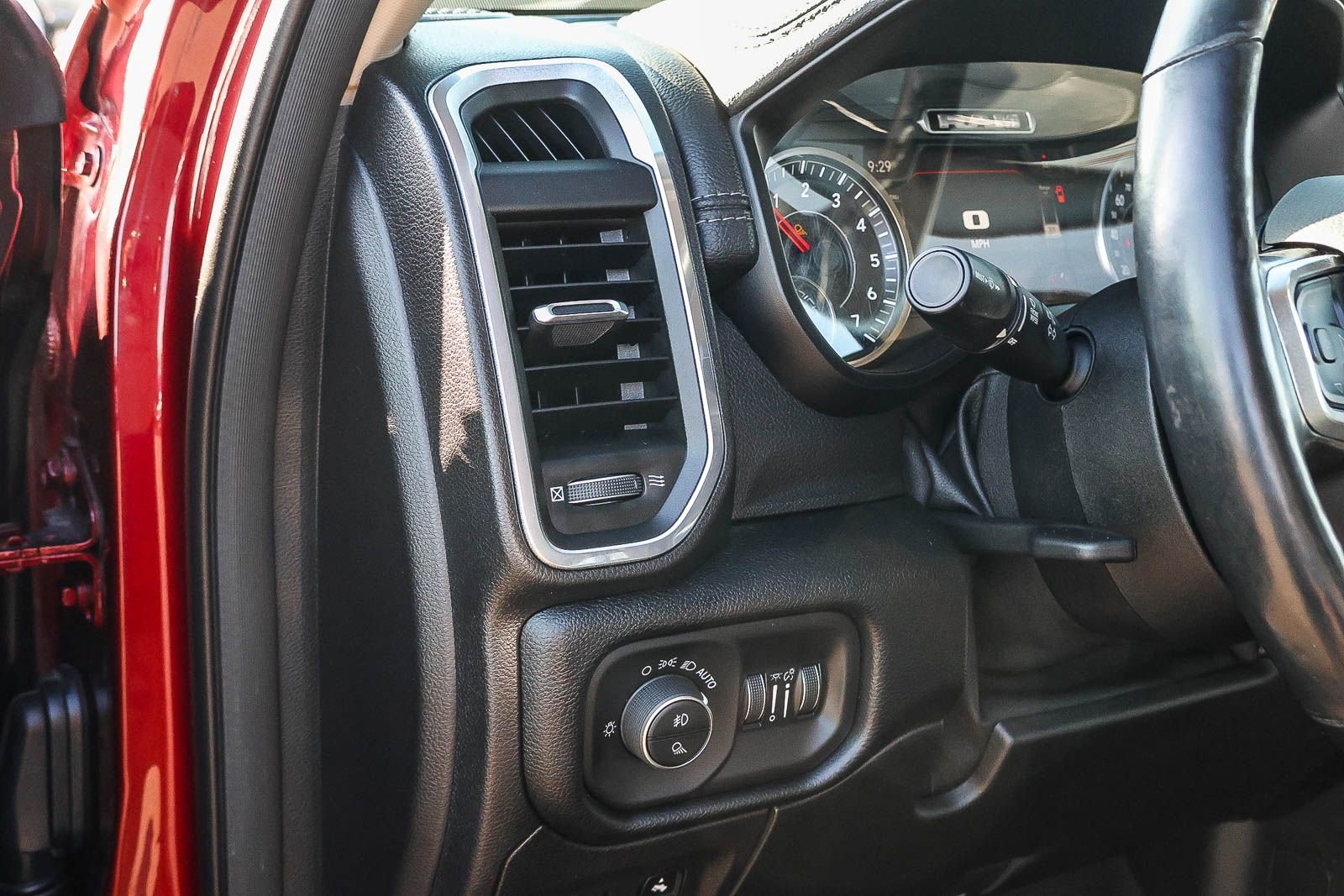Used 2019 RAM 1500 Laramie image 33