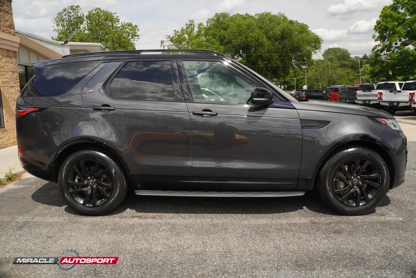 Used 2020 Land Rover Discovery Landmark AWD/4WD image 8