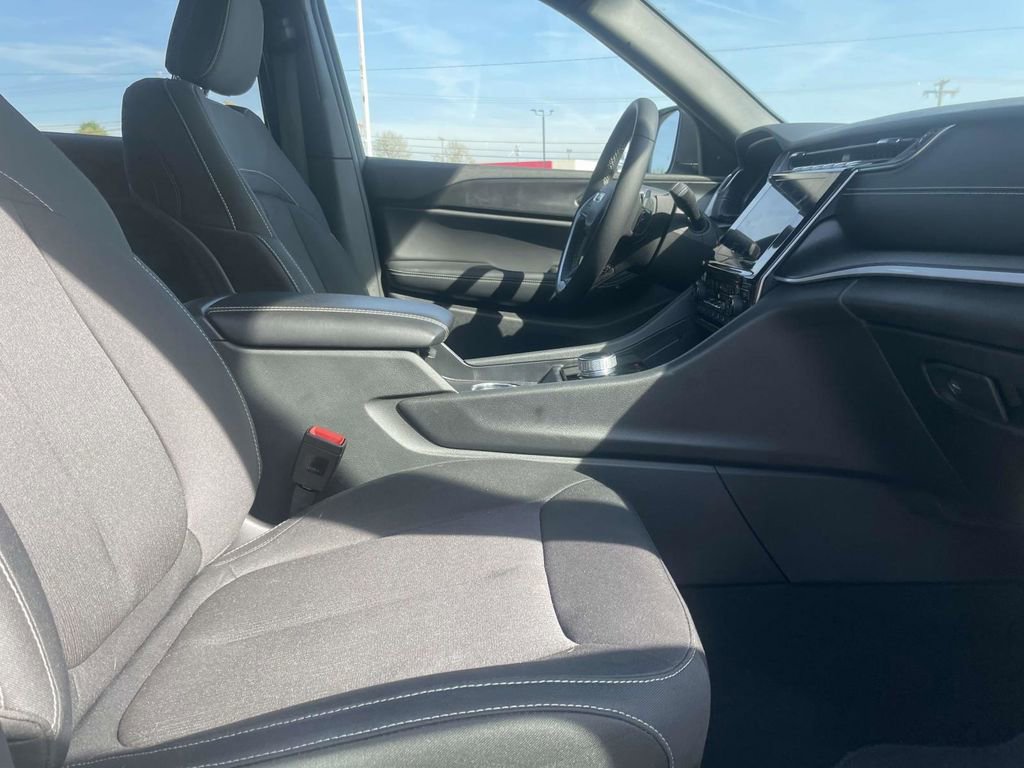 Certified 2025 Jeep Grand Cherokee L Laredo w/ Luxury Tech Group I image 17