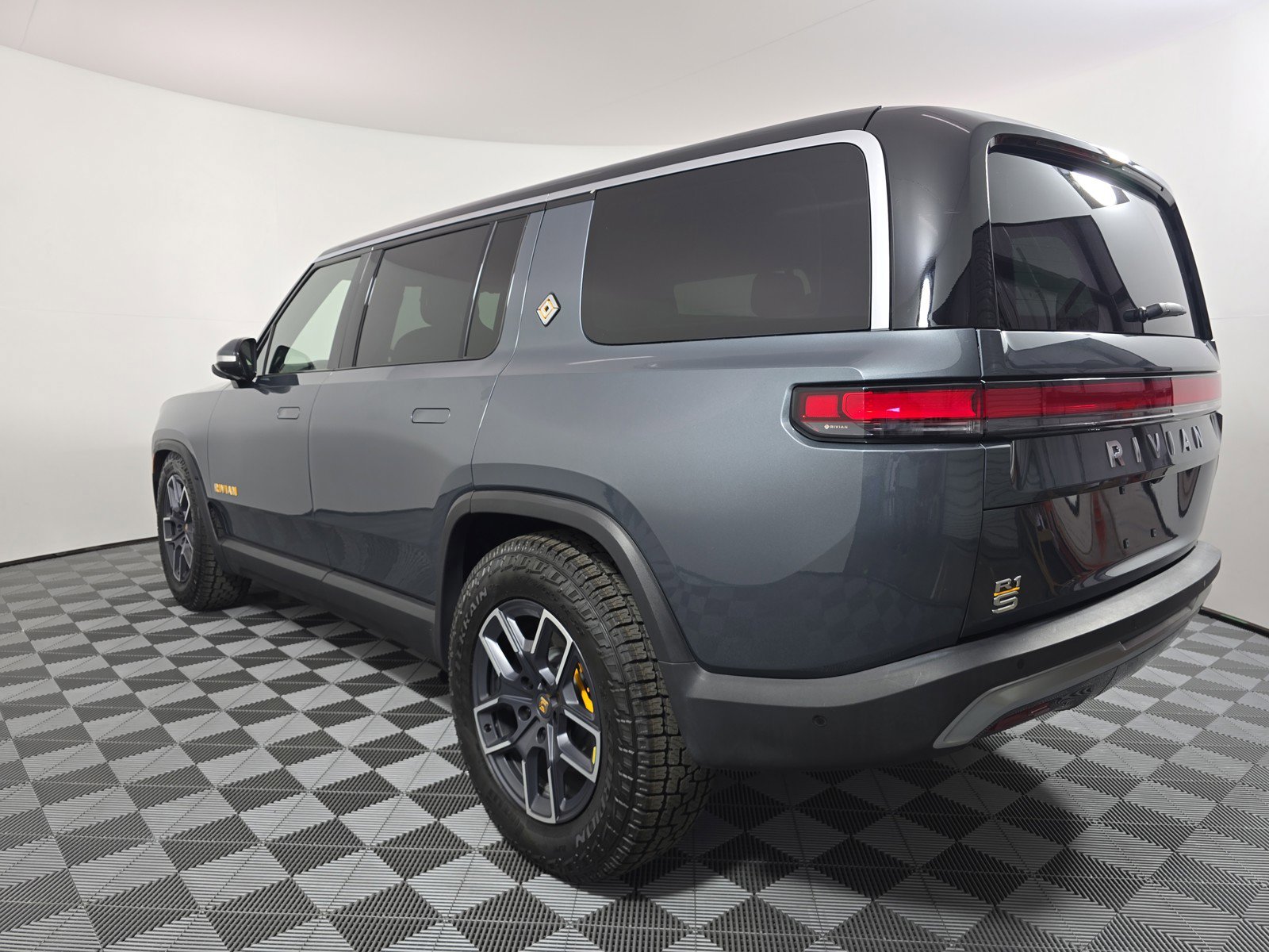 Used 2022 Rivian R1S Launch Edition AWD/4WD image 3