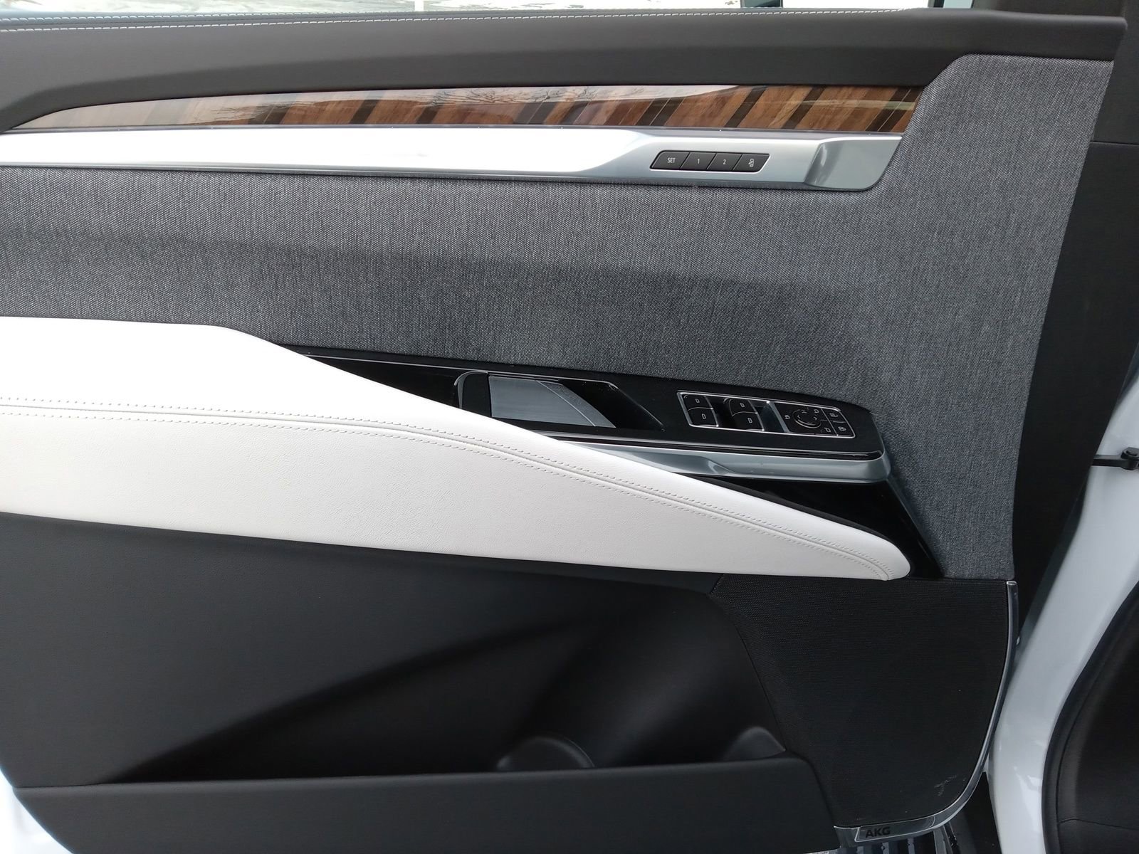 Used 2026 Cadillac Escalade Platinum Sport w/ LPO, ONYX Package image 9