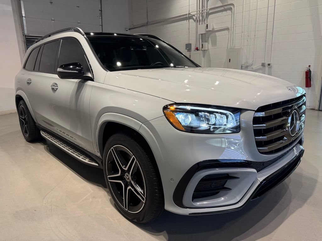 Used 2025 Mercedes-Benz GLS 450 4MATIC w/ AMG Line Exterior image 3