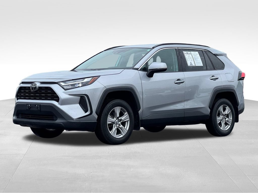 Used 2023 Toyota RAV4 XLE AWD/4WD image 3