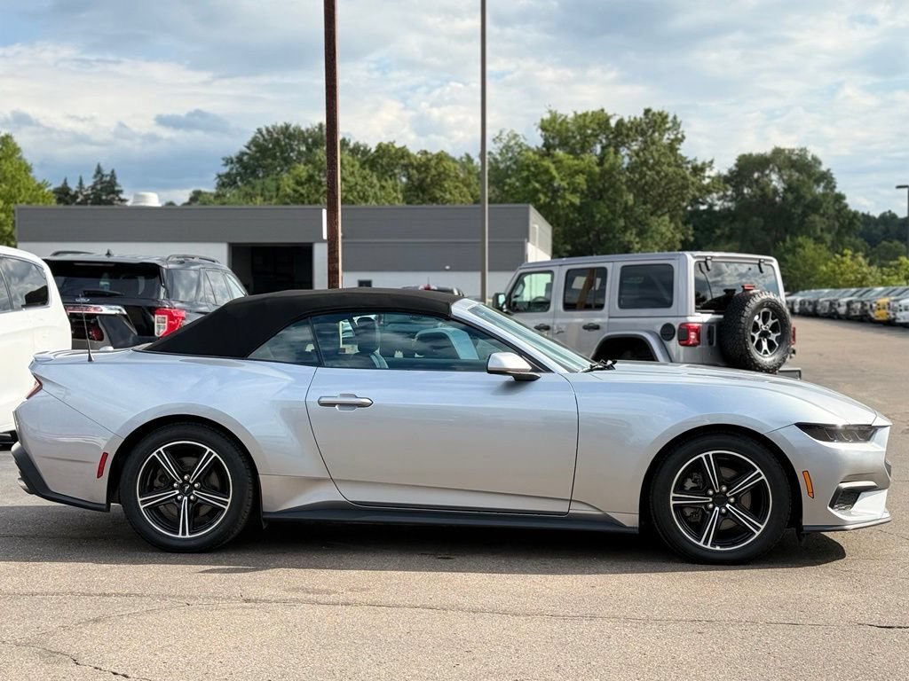 Used 2025 Ford Mustang Premium RWD image 31
