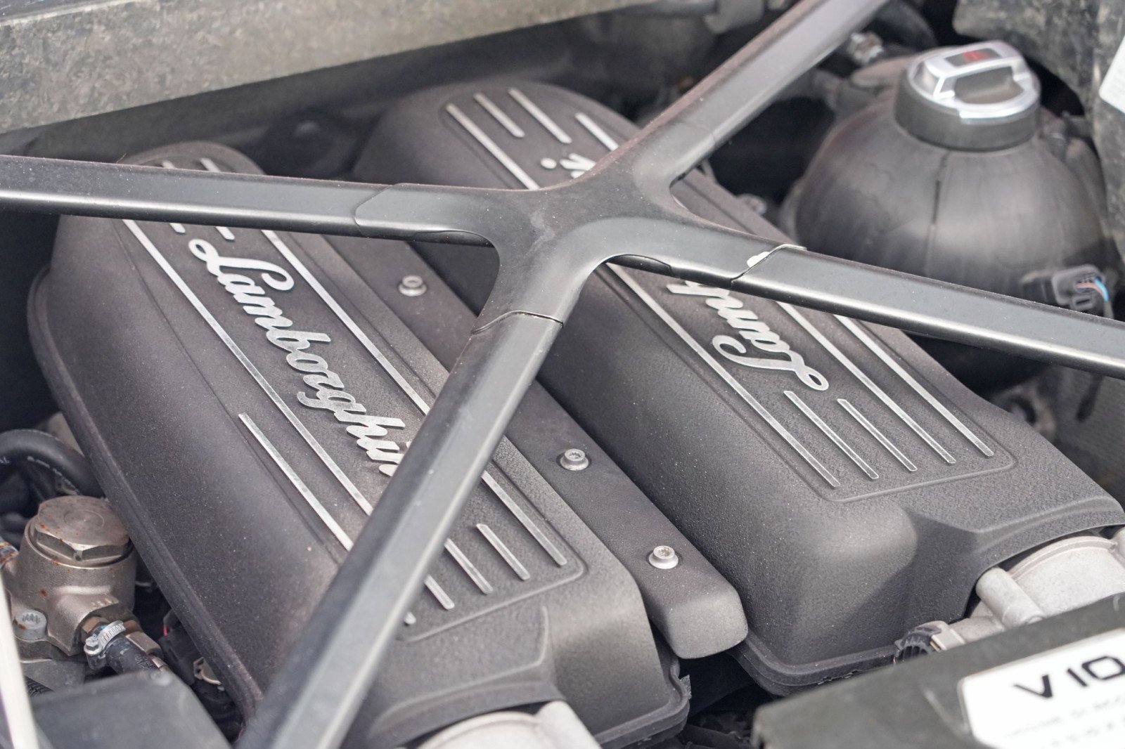 Used 2015 Lamborghini Huracan LP 610-4 image 10