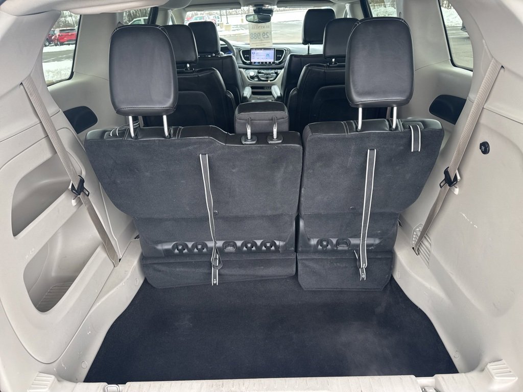 Used 2024 Chrysler Pacifica Touring-L image 23