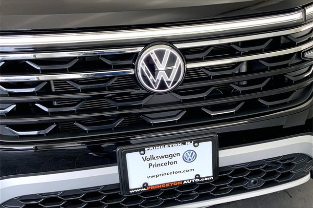 Used 2025 Volkswagen Atlas Peak Edition SE image 31