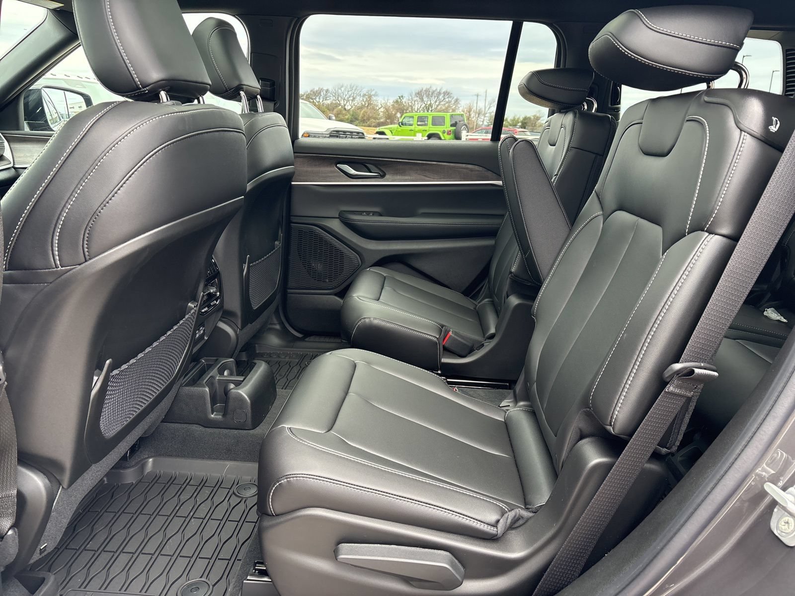New 2025 Jeep Grand Cherokee L Limited AWD/4WD image 13