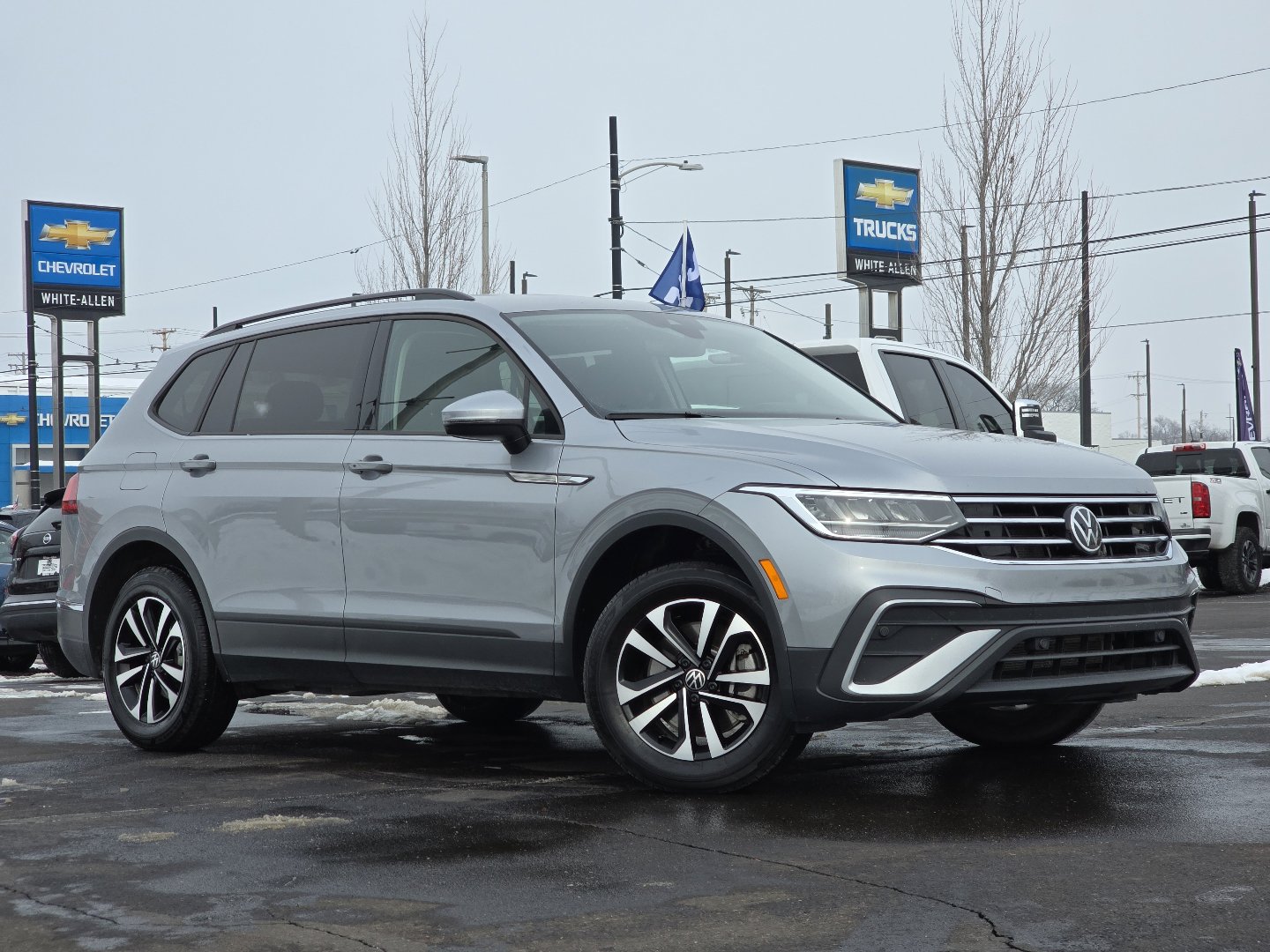 Used 2024 Volkswagen Tiguan S image 2