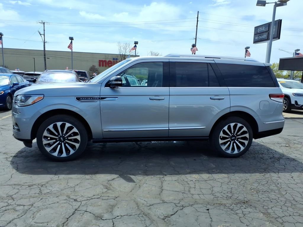 Used 2022 Lincoln Navigator Reserve AWD/4WD image 4