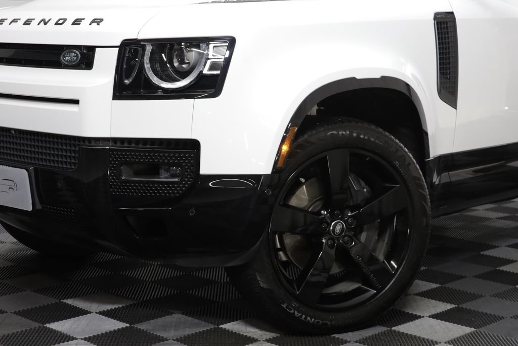 Certified 2025 Land Rover Defender 90 X-Dynamic SE AWD/4WD image 3
