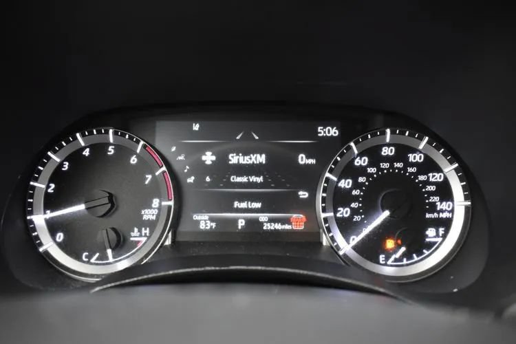 Used 2025 Toyota Highlander LE FWD image 28