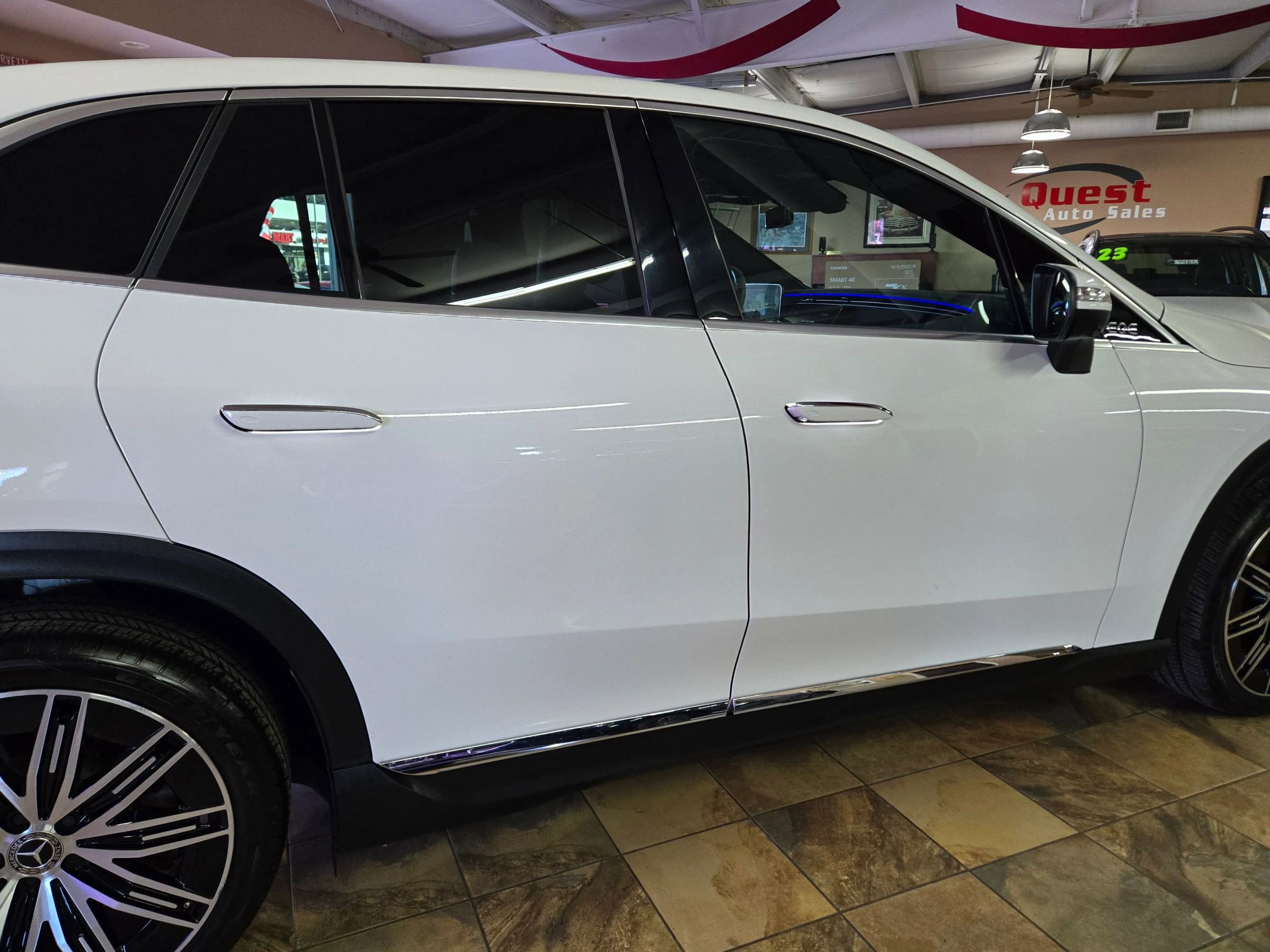 Used 2023 Mercedes-Benz EQE 500 4MATIC SUV image 11