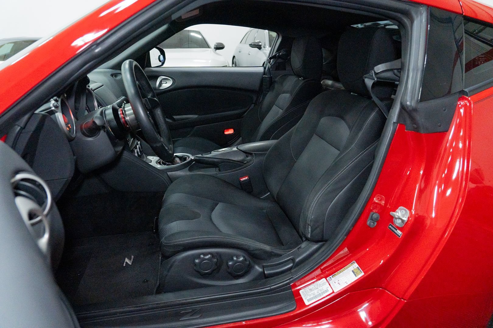 Used 2016 Nissan 370Z Coupe RWD image 18