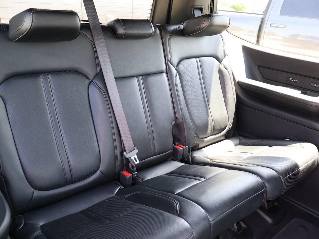 Used 2024 Jeep Wagoneer Series III AWD/4WD image 13