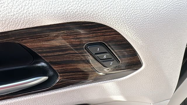 Used 2022 Chrysler Pacifica Limited image 11