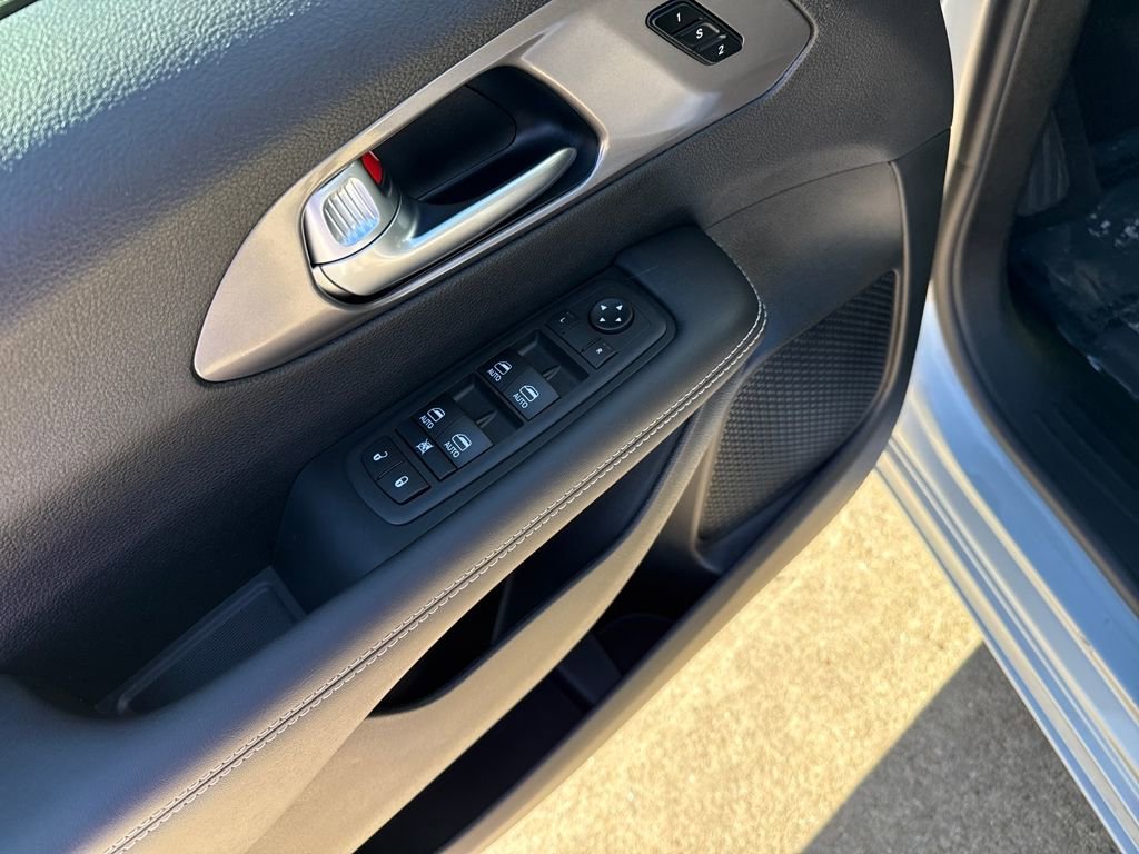 New 2026 Chrysler Pacifica Select image 13