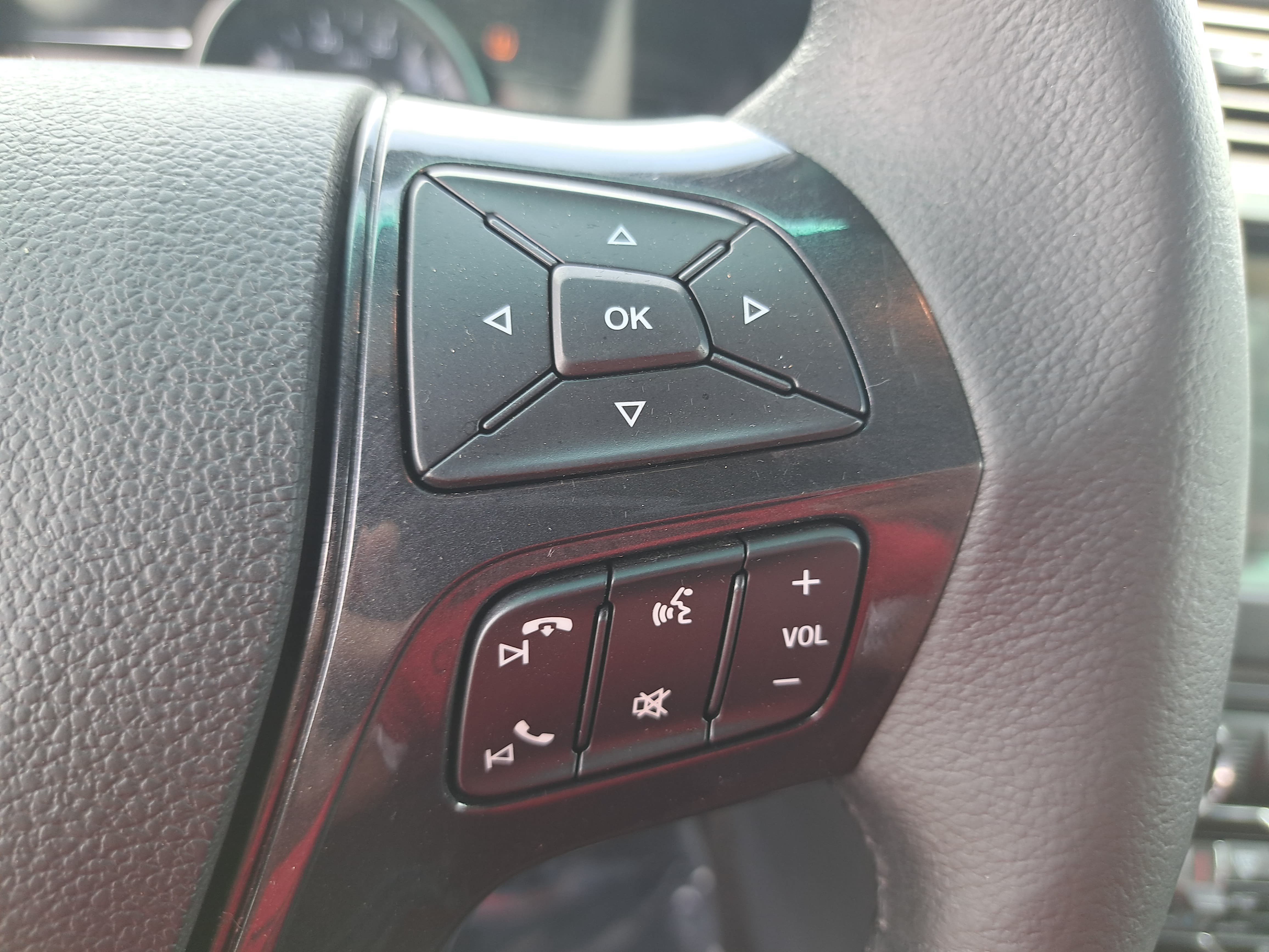 Used 2016 Ford Explorer XLT w/ Equipment Group 201A FWD image 18