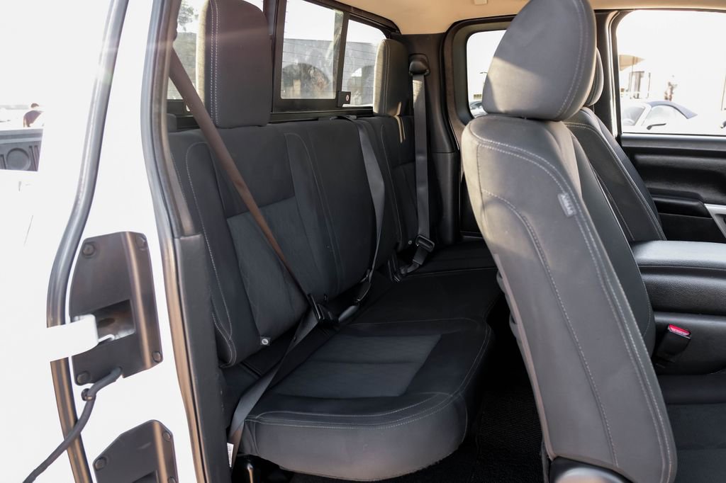 Used 2017 Nissan Titan SV image 32