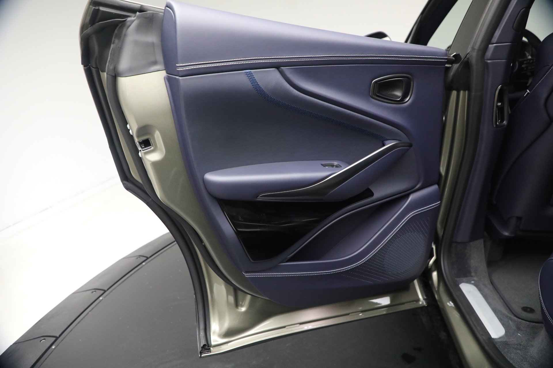 New 2026 Aston Martin DBX 707 AWD/4WD image 31