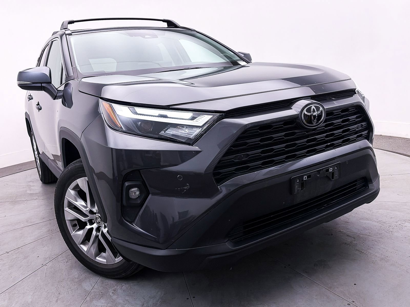 Used 2023 Toyota RAV4 XLE Premium image 8