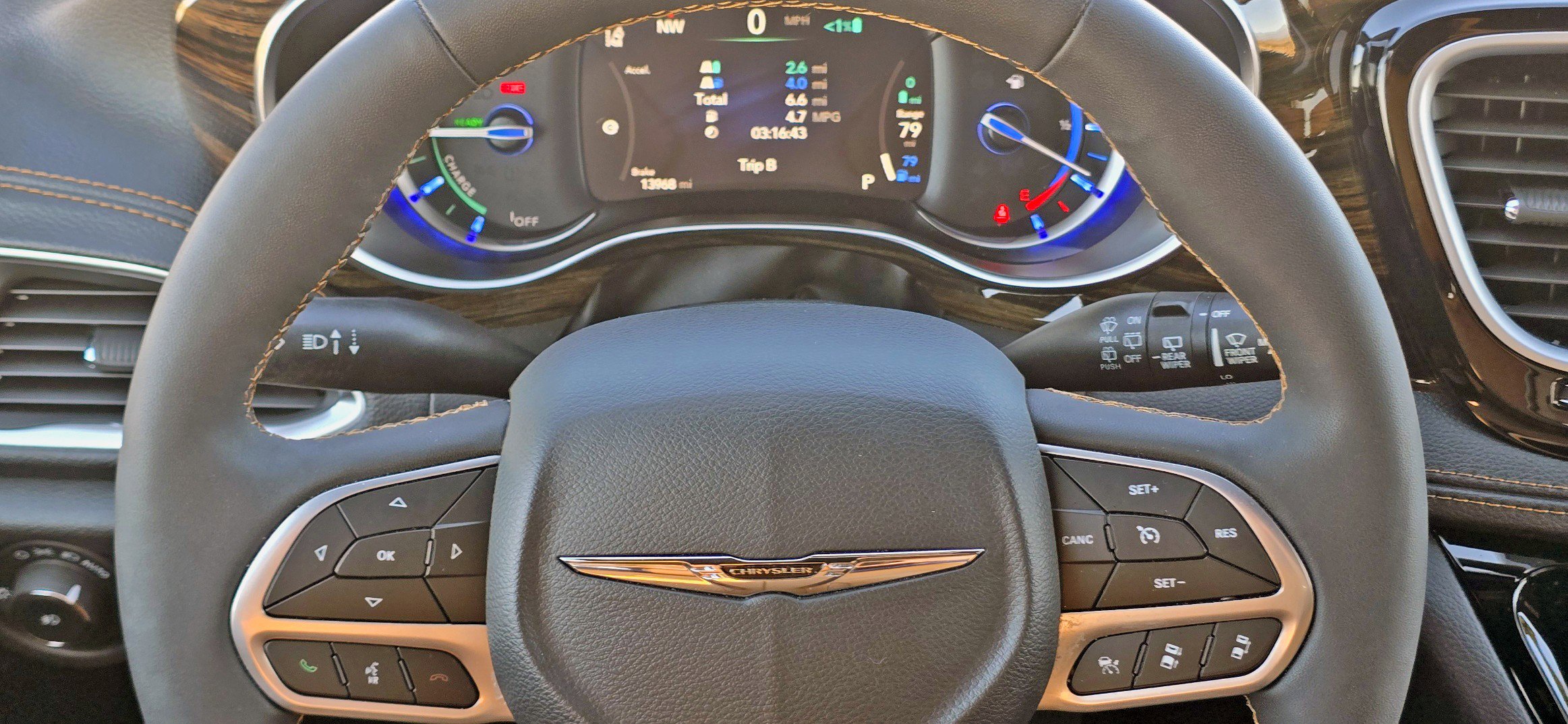 Used 2023 Chrysler Pacifica Pinnacle FWD image 8