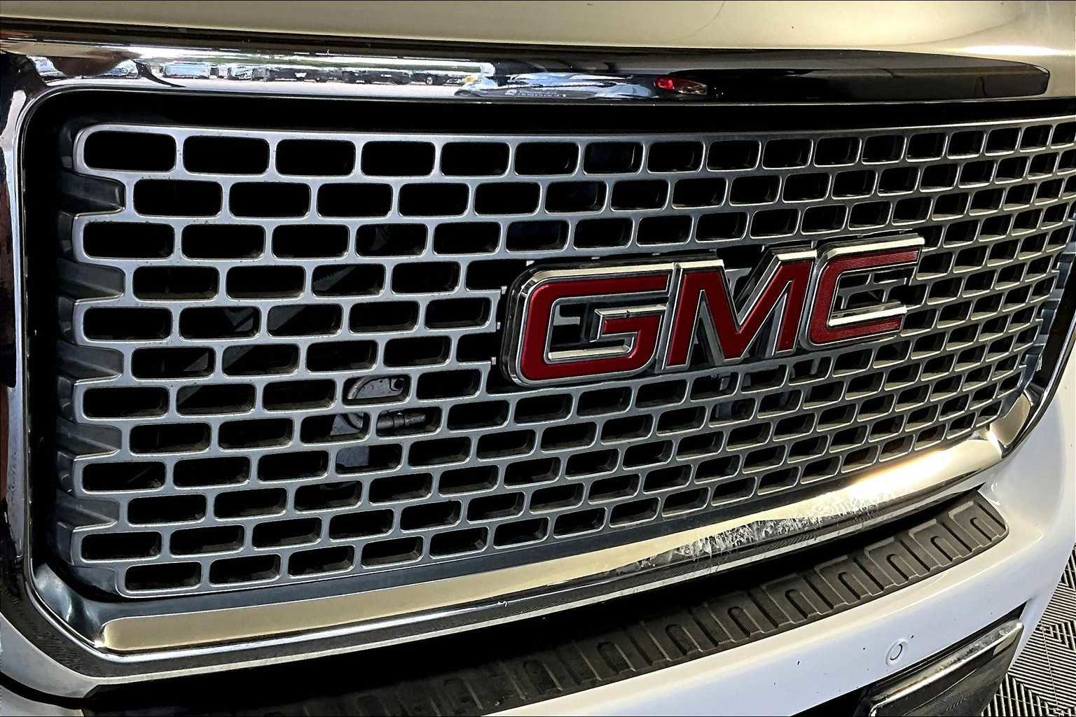 Used 2015 GMC Sierra 3500 Denali w/ Duramax Plus Package image 28