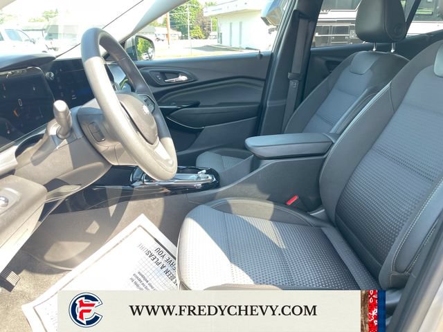 Used 2025 Chevrolet Trax LT FWD image 10