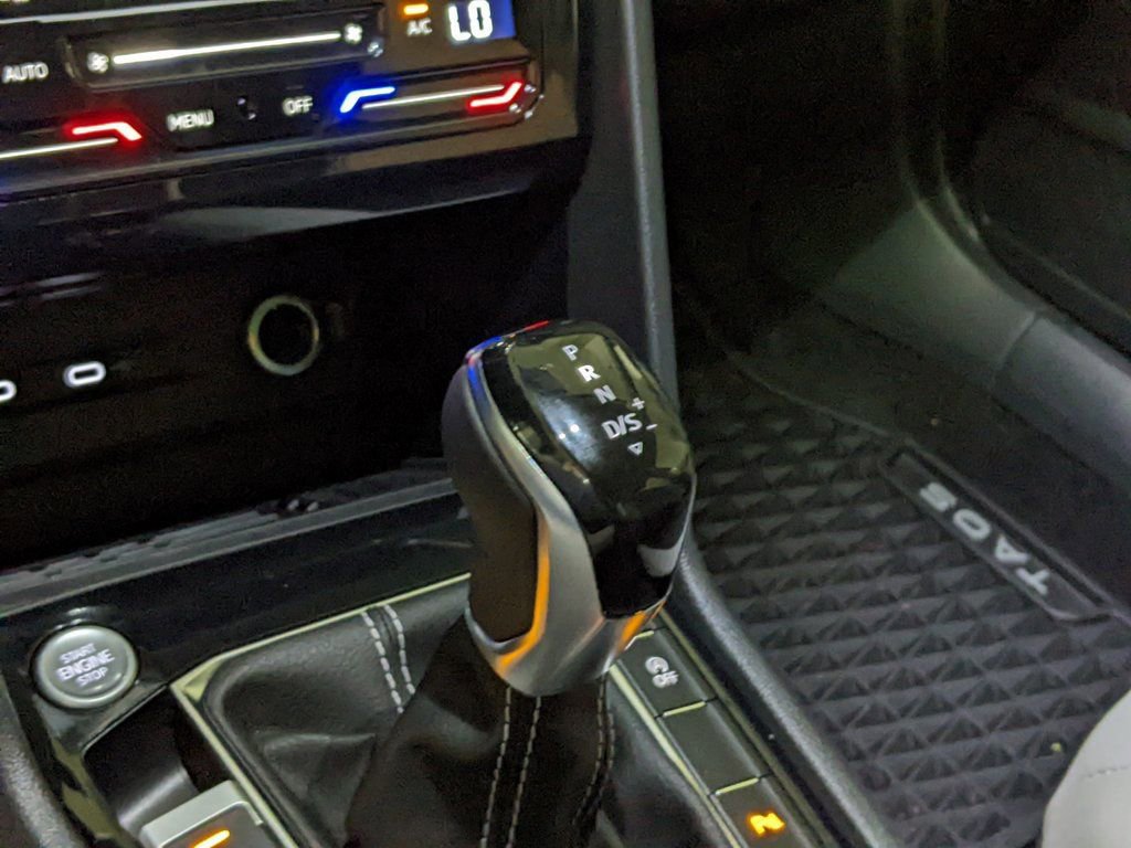 New 2025 Volkswagen Taos SE image 19