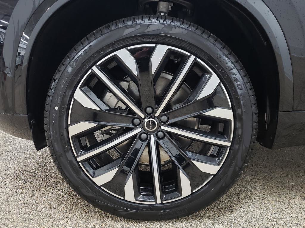 New 2026 Volvo XC90 B6 Plus w/ Protection Package Premier AWD/4WD image 12