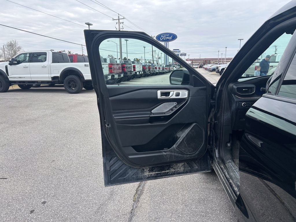 Used 2021 Ford Explorer Platinum w/ Equipment Group 601A image 12