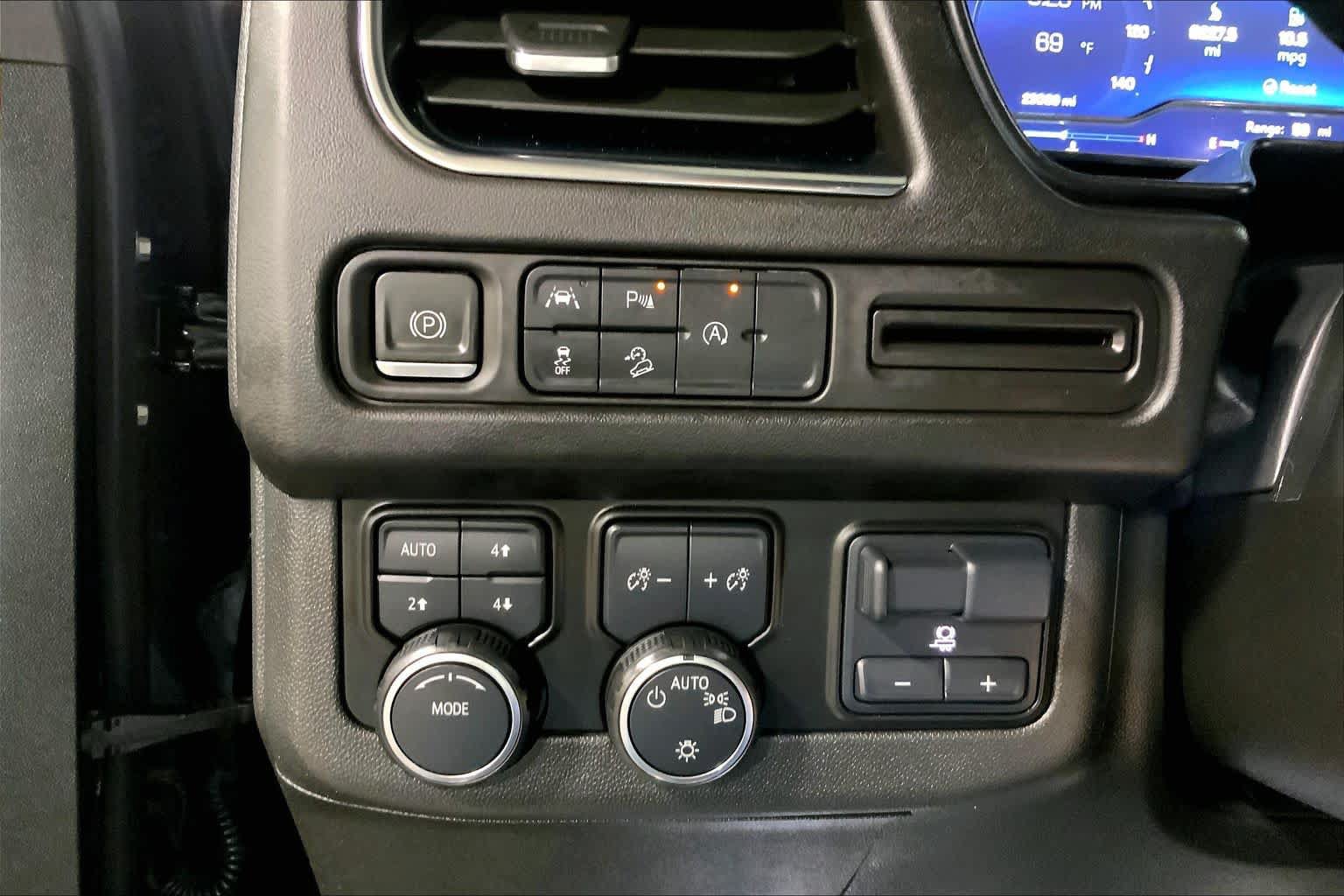 Used 2023 Chevrolet Suburban Premier w/ Max Trailering Package AWD/4WD image 35