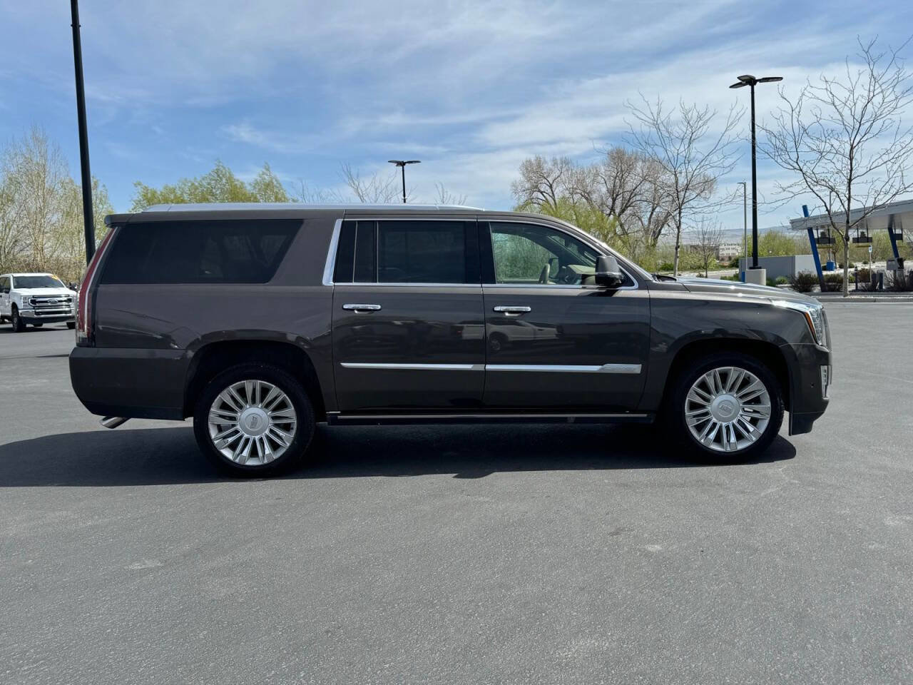 Used 2020 Cadillac Escalade ESV Platinum AWD/4WD image 8