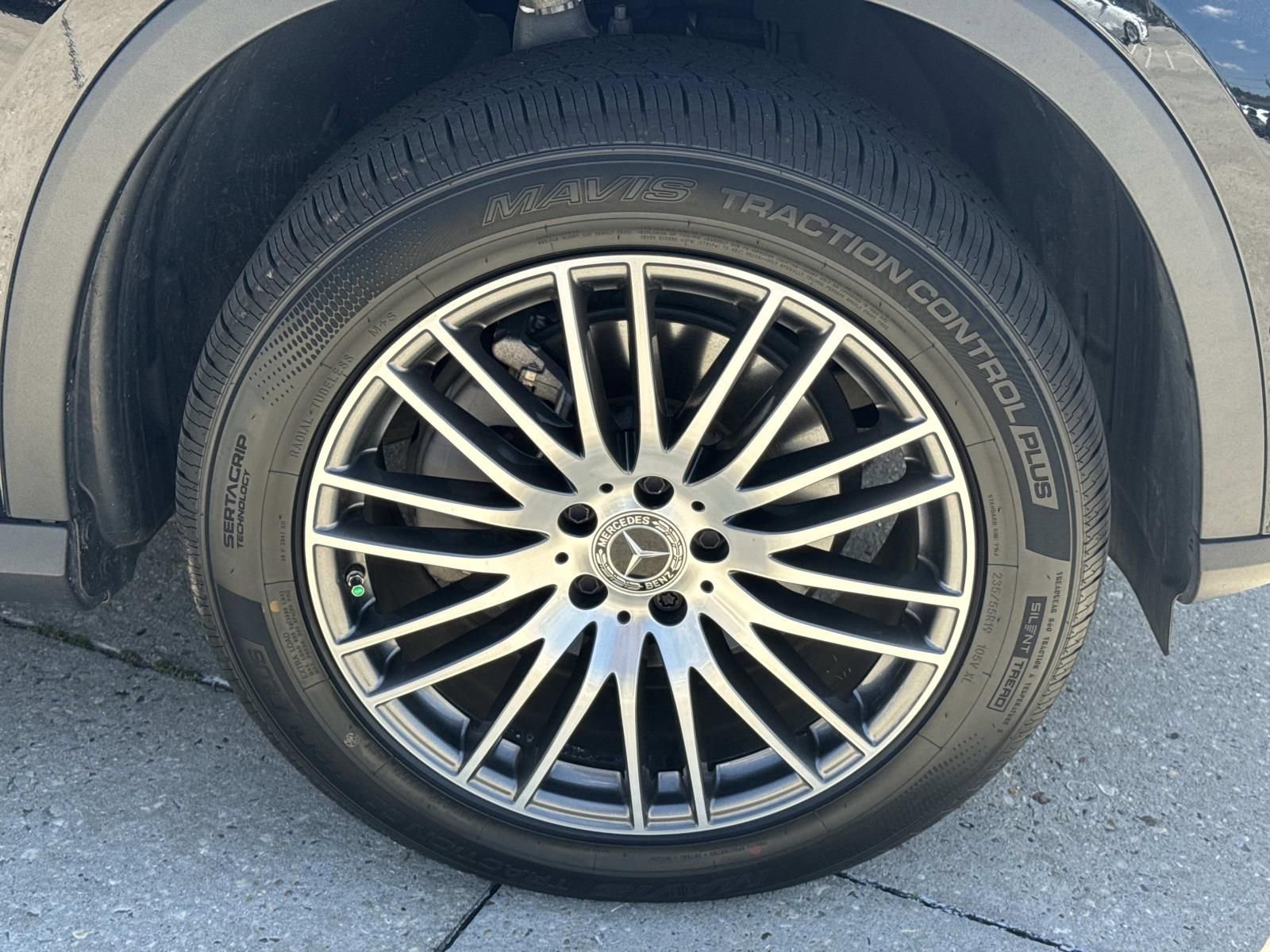 Used 2024 Mercedes-Benz GLC 300 4MATIC image 4