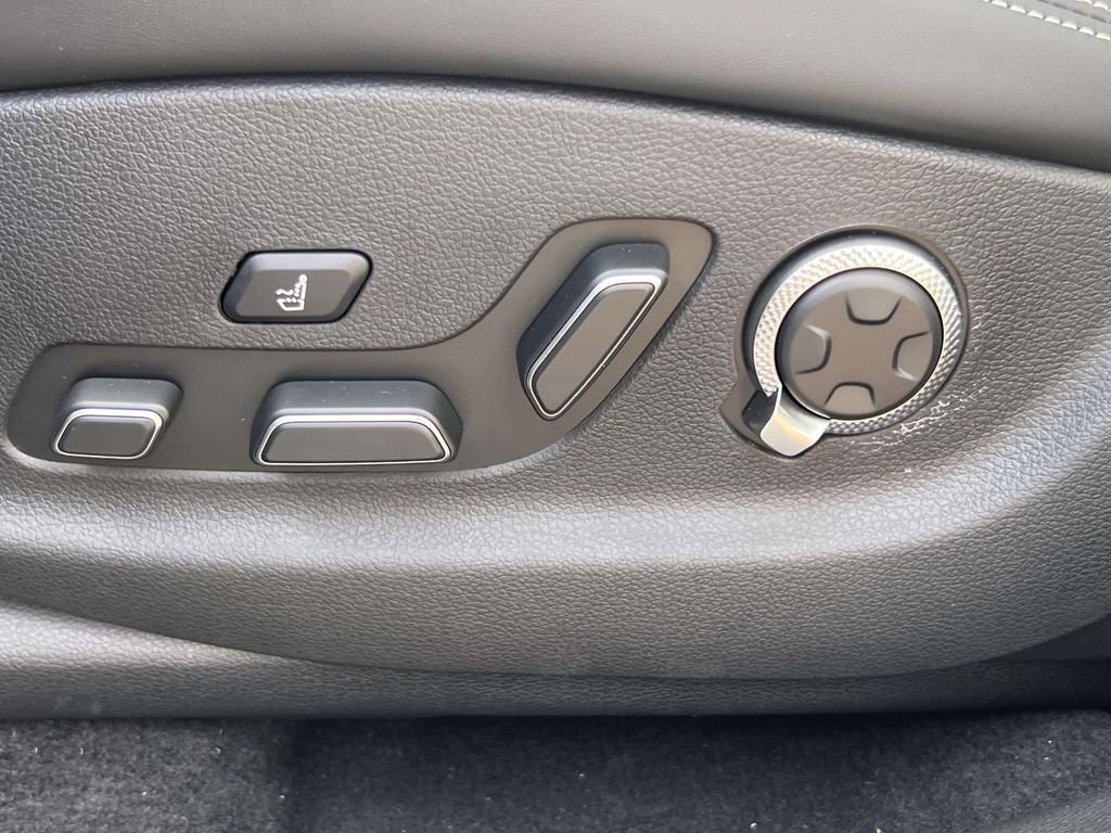 New 2025 Genesis Electrified GV70 w/ Prestige Package AWD/4WD image 18