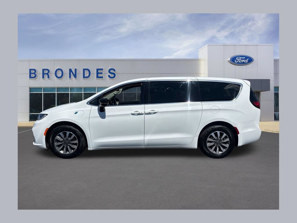 Used 2024 Chrysler Pacifica Limited FWD image 1