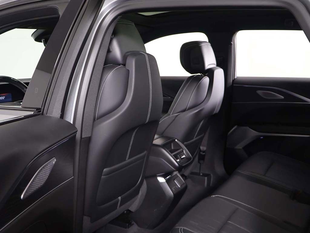 Used 2025 Cadillac Lyriq Sport AWD/4WD image 33