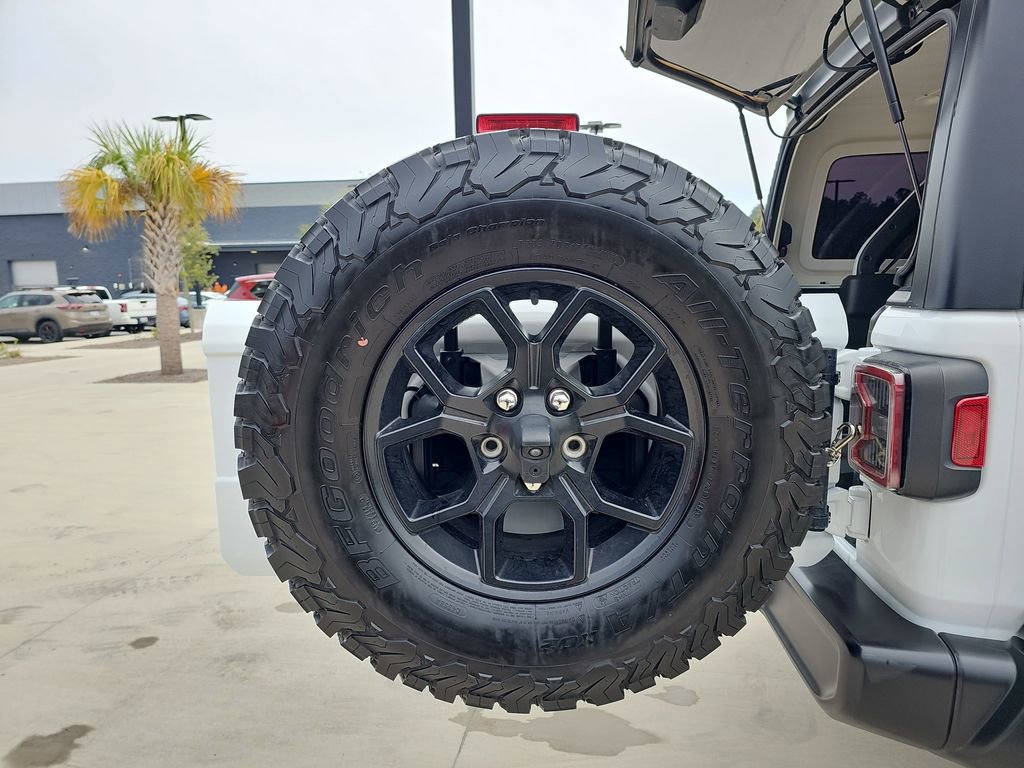 Used 2024 Jeep Wrangler Unlimited image 15
