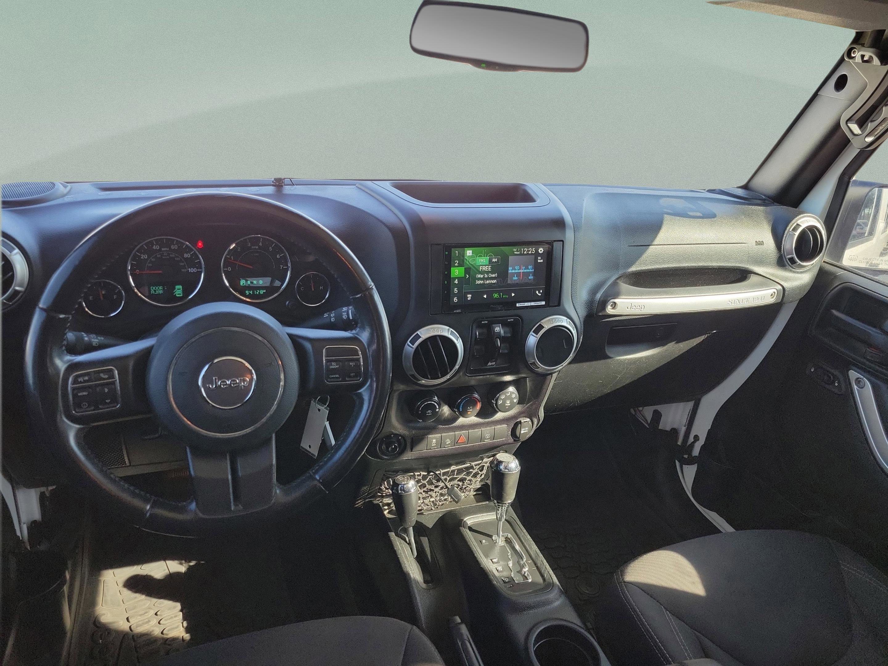 Used 2017 Jeep Wrangler Unlimited Sahara w/ Max Tow Package image 15