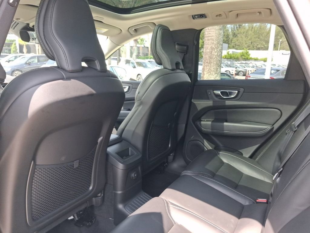 Used 2021 Volvo XC60 T8 Inscription w/ Advanced Package AWD/4WD image 7